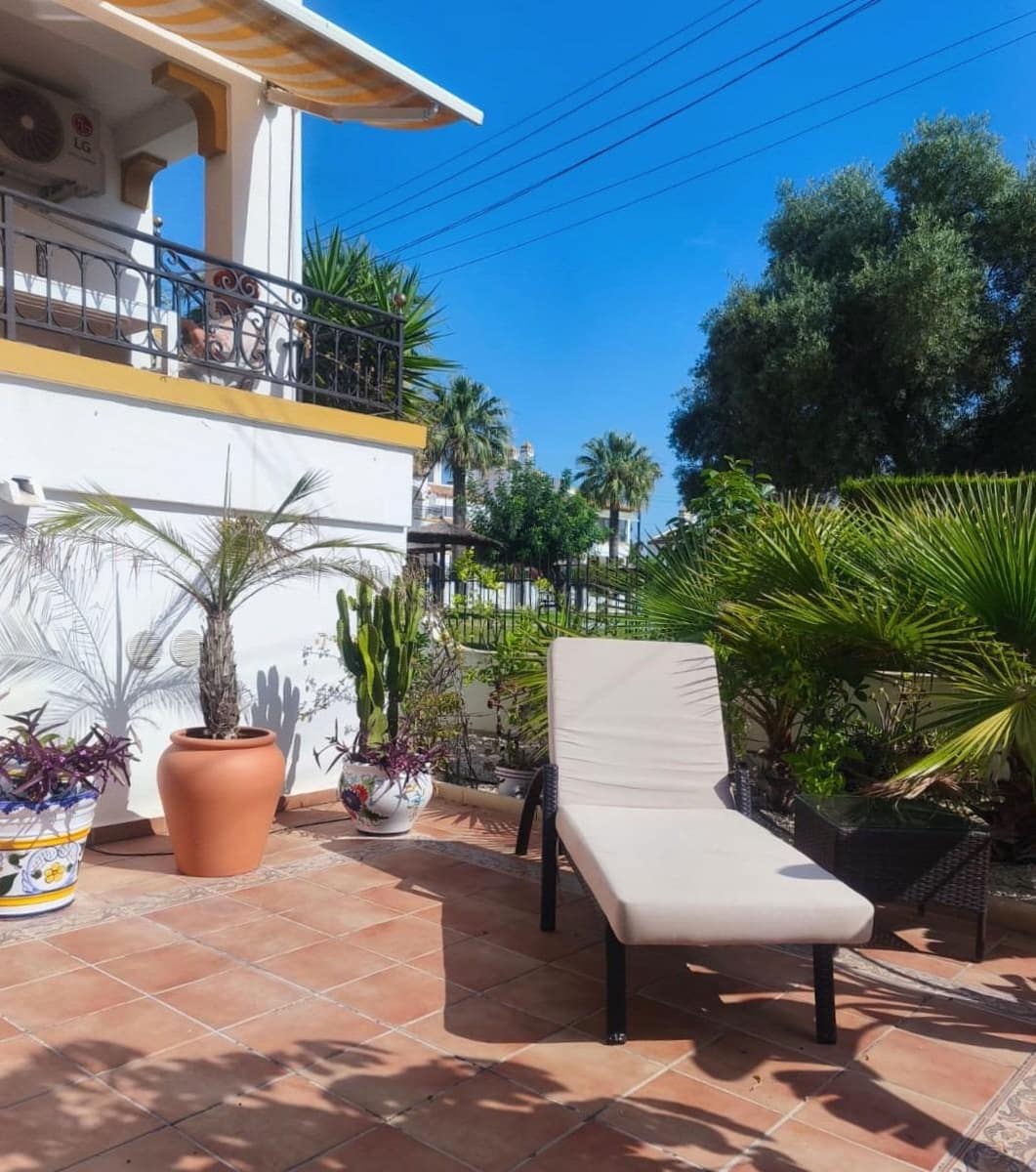 Bungalow de 2 habitaciones en Orihuela Costa en venta con piscina - 189.000 € (Ref: 9945715)