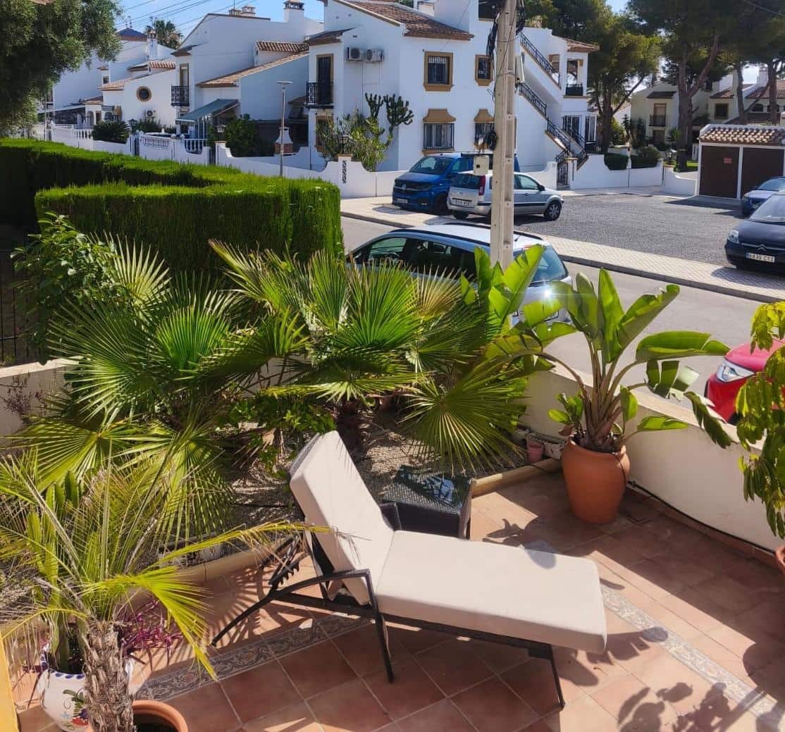 Bungalow de 2 habitaciones en Orihuela Costa en venta con piscina - 189.000 € (Ref: 9945715)