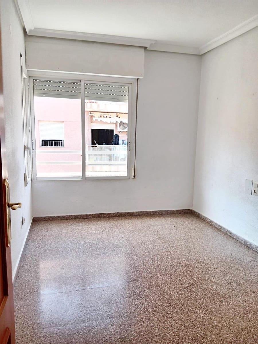 3 bedroom Penthouse for sale in Elche / Elx - € 164,000 (Ref: 9962707)