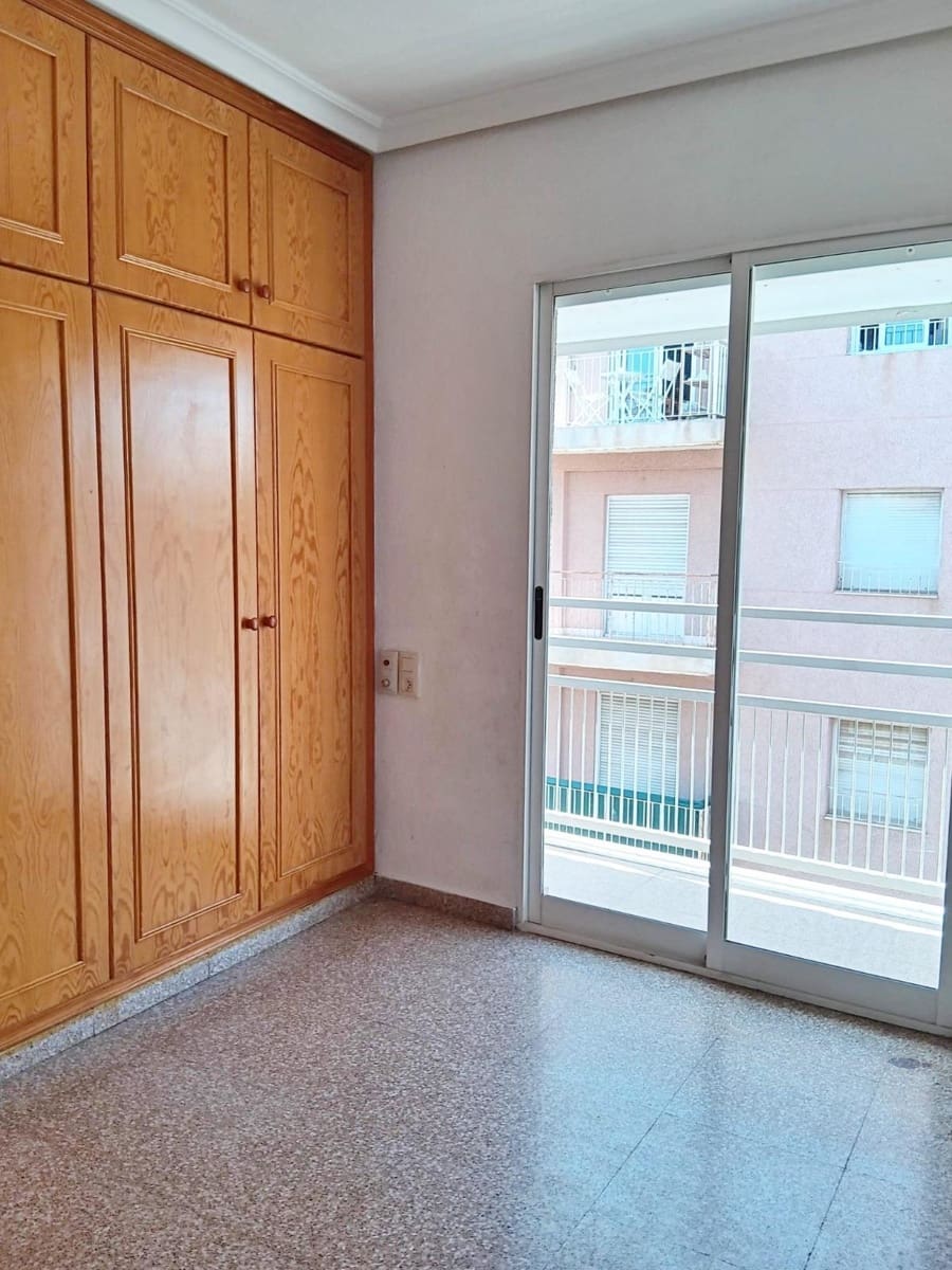 3 bedroom Penthouse for sale in Elche / Elx - € 164,000 (Ref: 9962707)