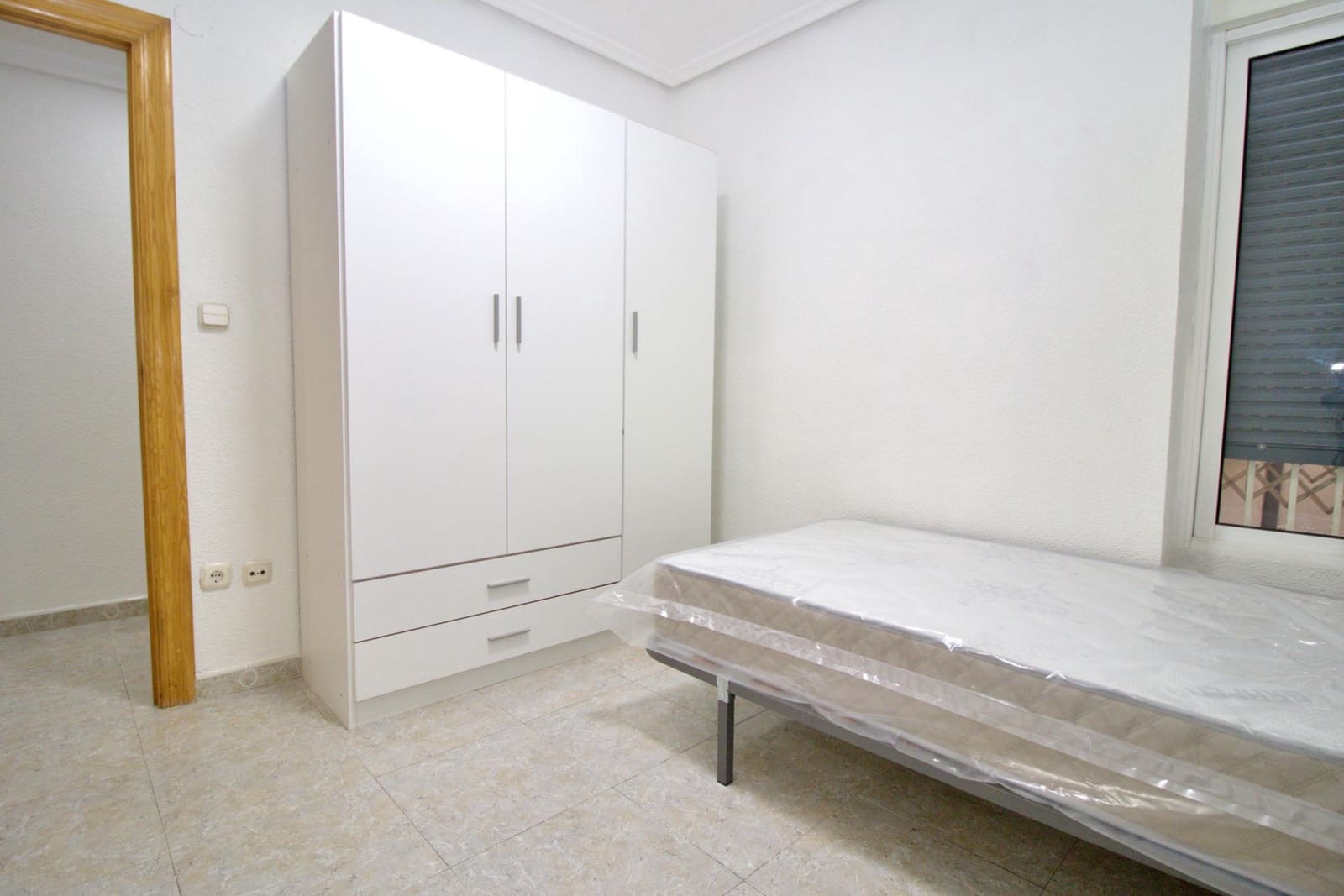 3 bedroom Flat for rent in Elche / Elx - € 750 (Ref: 9966667)