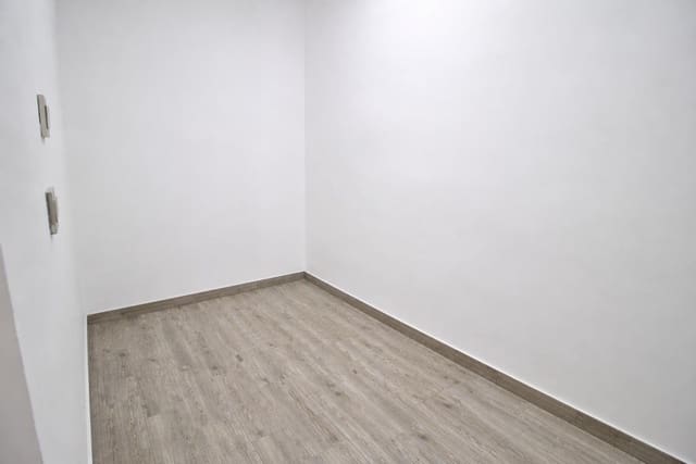 3 soverom Kommersiell til salgs i Elche / Elx - € 82 000 (Ref: 9990733)