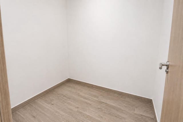 3 soverom Kommersiell til salgs i Elche / Elx - € 82 000 (Ref: 9990733)