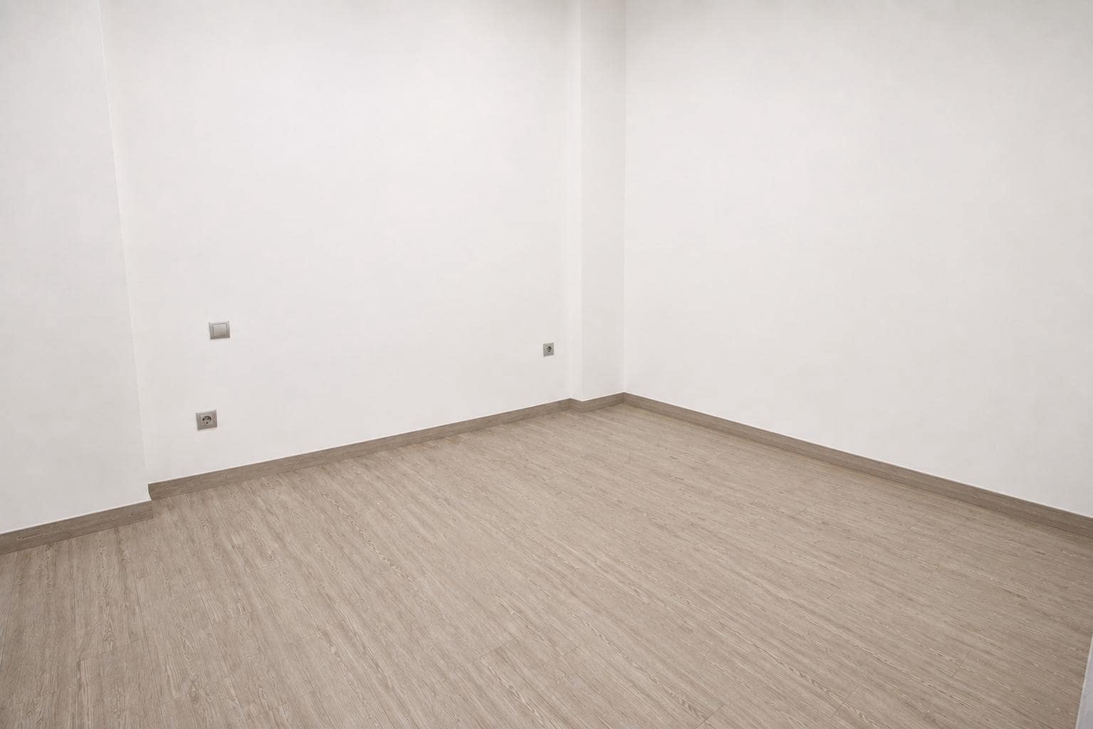 3 soverom Kommersiell til salgs i Elche / Elx - € 82 000 (Ref: 9990733)