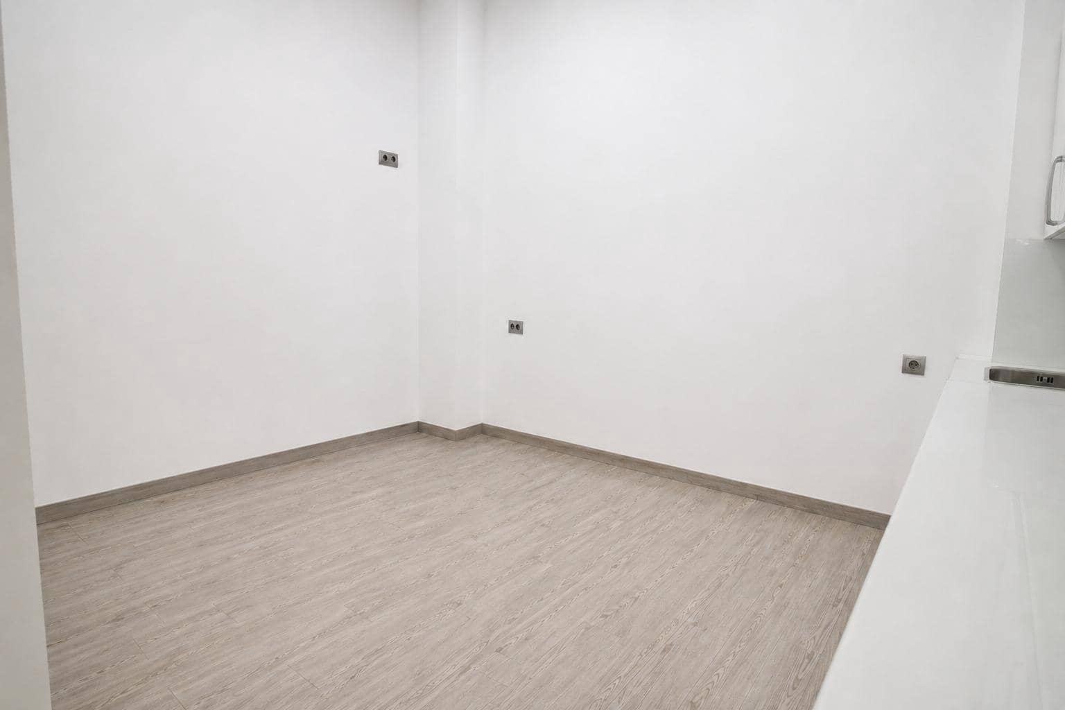 3 soverom Kommersiell til salgs i Elche / Elx - € 82 000 (Ref: 9990733)