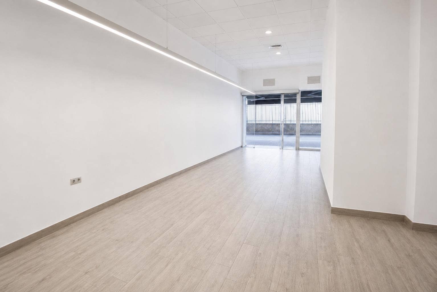 3 soverom Kommersiell til salgs i Elche / Elx - € 82 000 (Ref: 9990733)