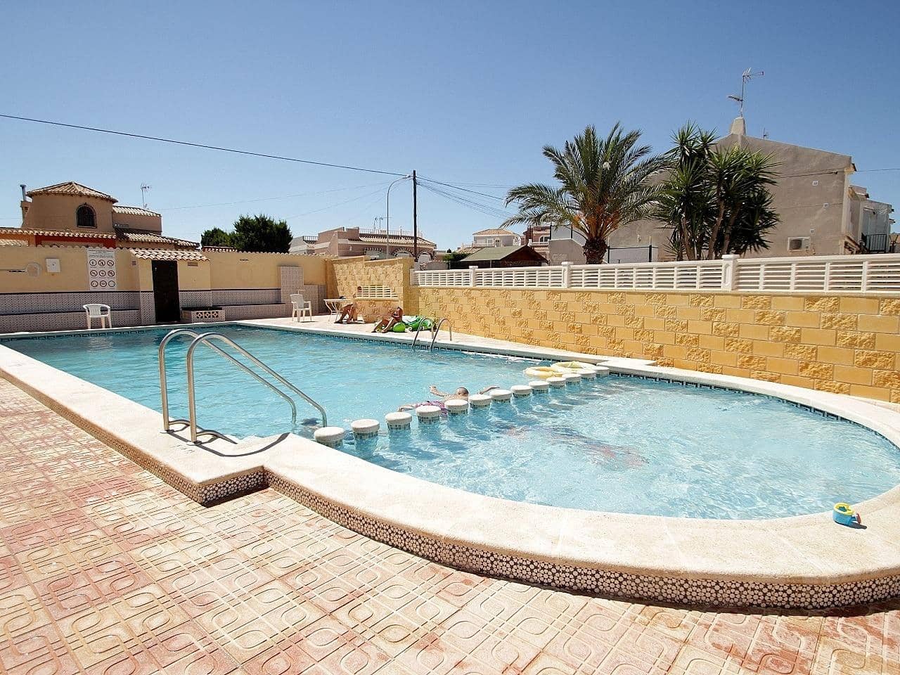 3 makuuhuone Huoneisto myytävänä paikassa Torrevieja mukana uima-altaan - 124 900 € (Ref: 10022629)