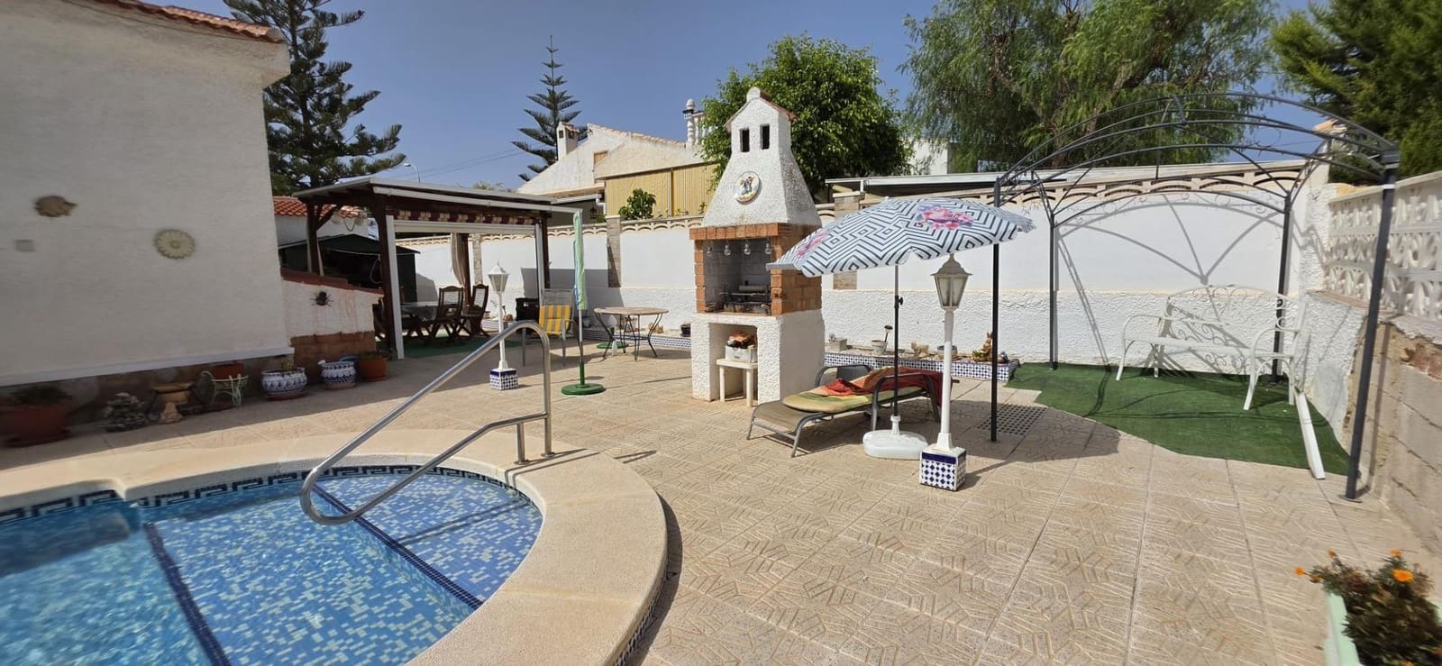 Chalet de 3 habitaciones en San Luis en venta con piscina - 294.900 € (Ref: 10035549)
