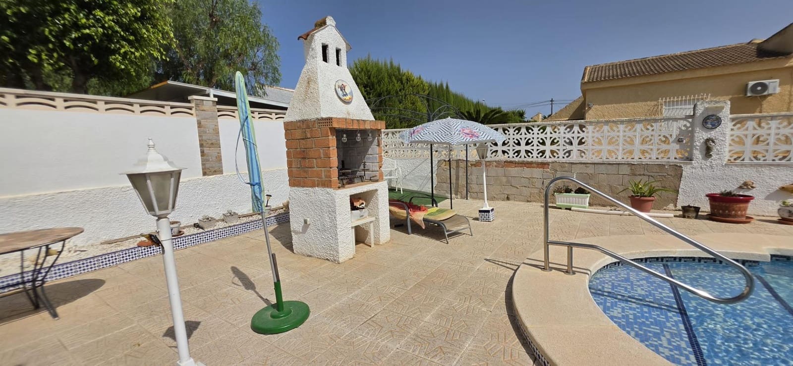 Chalet de 3 habitaciones en San Luis en venta con piscina - 294.900 € (Ref: 10035549)