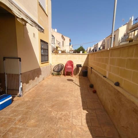 3 slaapkamer Bungalow te koop in La Siesta, Torrevieja met zwembad - € 145.900 (Ref: 10038443)