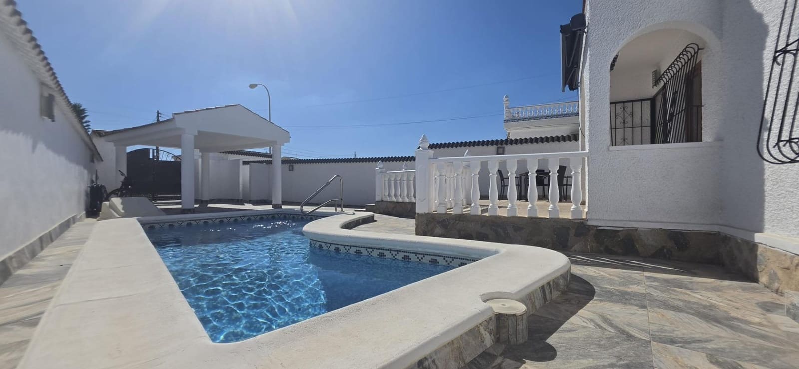 3 makuuhuone Huvila myytävänä paikassa Torrevieja mukana uima-altaan - 349 000 € (Ref: 10078284)