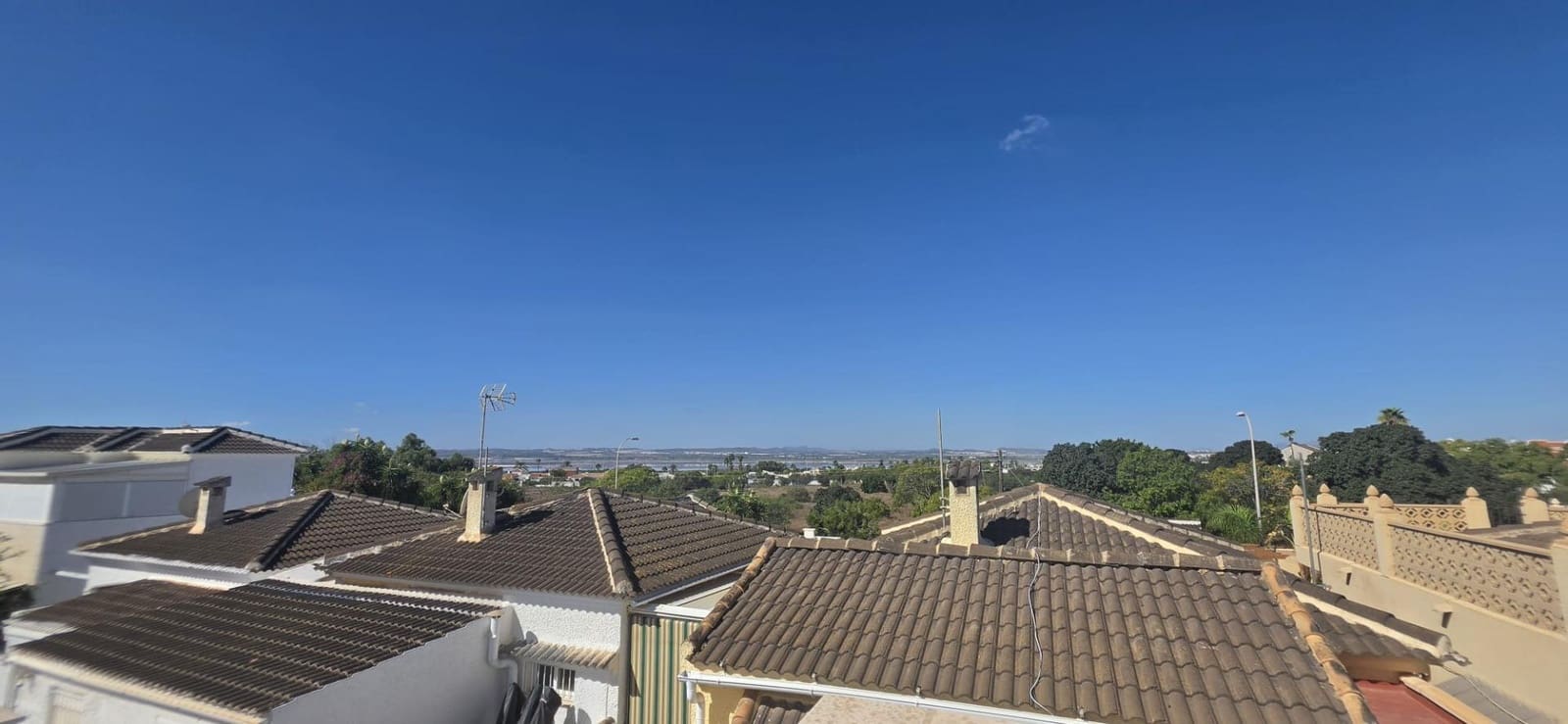 3 makuuhuone Huvila myytävänä paikassa Torrevieja mukana uima-altaan - 349 000 € (Ref: 10078284)