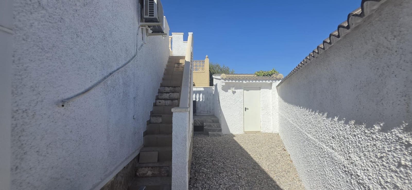 3 makuuhuone Huvila myytävänä paikassa Torrevieja mukana uima-altaan - 349 000 € (Ref: 10078284)