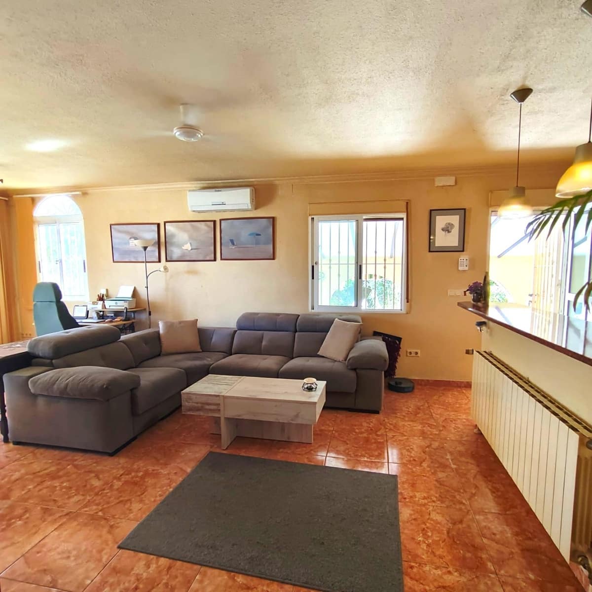 4 slaapkamer Villa te koop in La Siesta met zwembad garage - € 519.000 (Ref: 10081132)