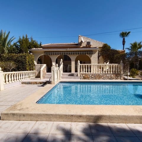 4 slaapkamer Villa te koop in La Siesta, Torrevieja met zwembad garage - € 519.000 (Ref: 10081132)