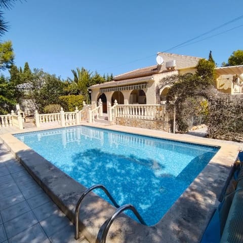 4 slaapkamer Villa te koop in La Siesta, Torrevieja met zwembad garage - € 519.000 (Ref: 10081132)