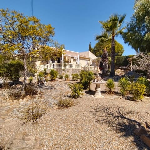 4 slaapkamer Villa te koop in La Siesta, Torrevieja met zwembad garage - € 519.000 (Ref: 10081132)