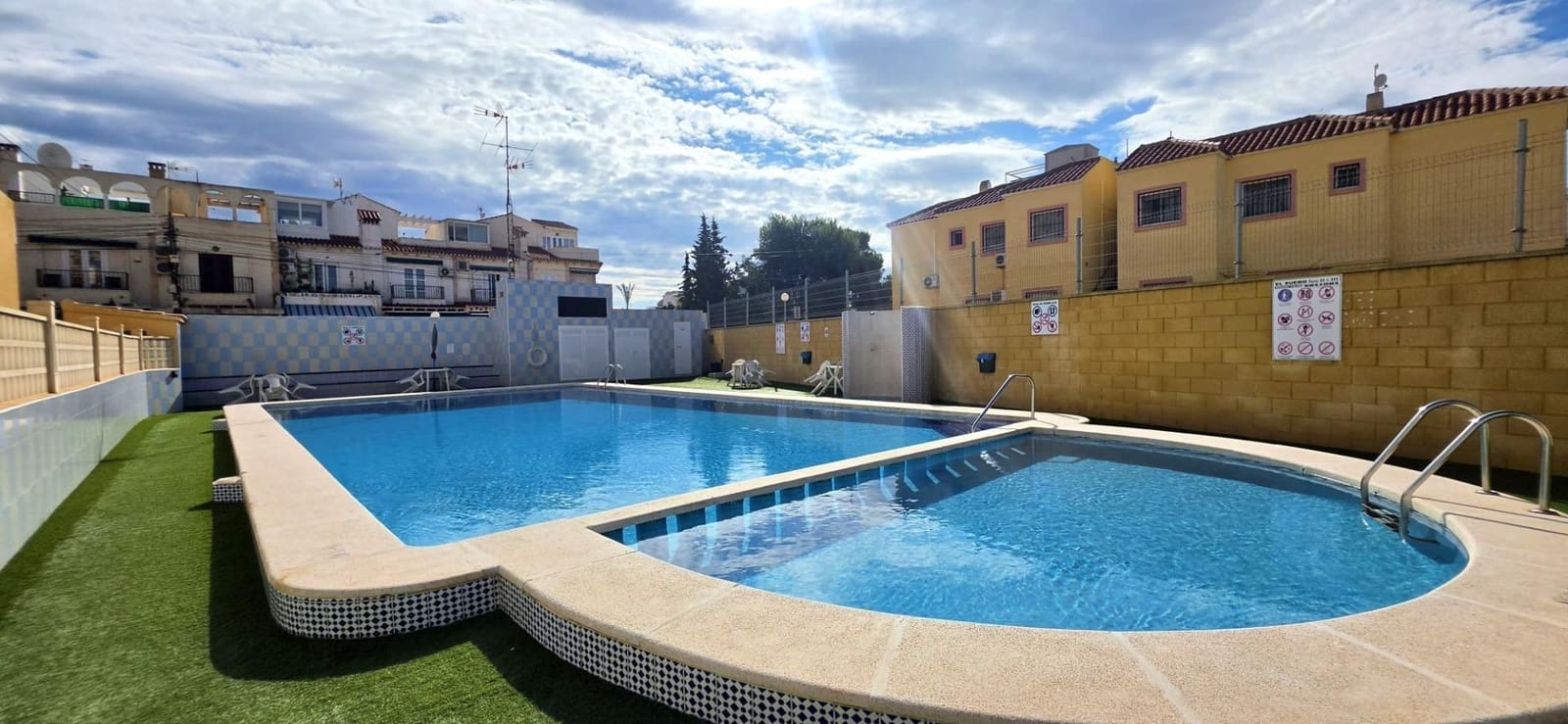 1 soveværelse Bungalow til salg i Torrevieja med swimmingpool - € 99.900 (Ref: 10171560)