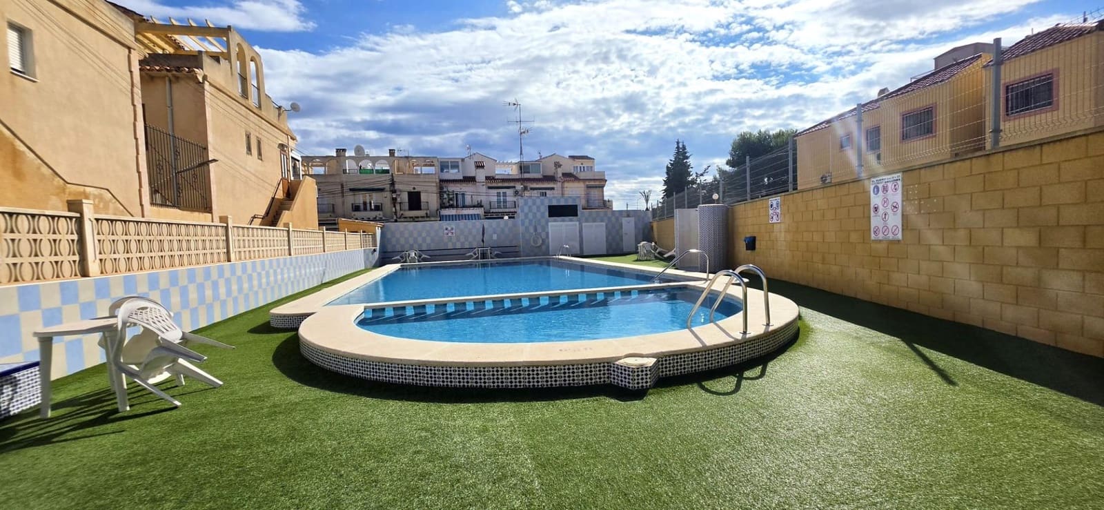 1 soveværelse Bungalow til salg i Torrevieja med swimmingpool - € 99.900 (Ref: 10171560)