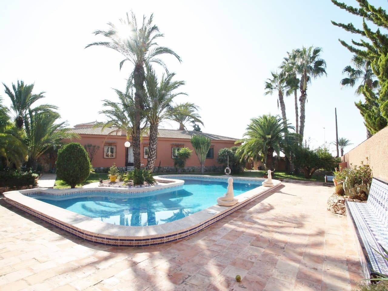 4 soveværelse Villa til salg i San Luis med swimmingpool garage - € 849.900 (Ref: 3713370)
