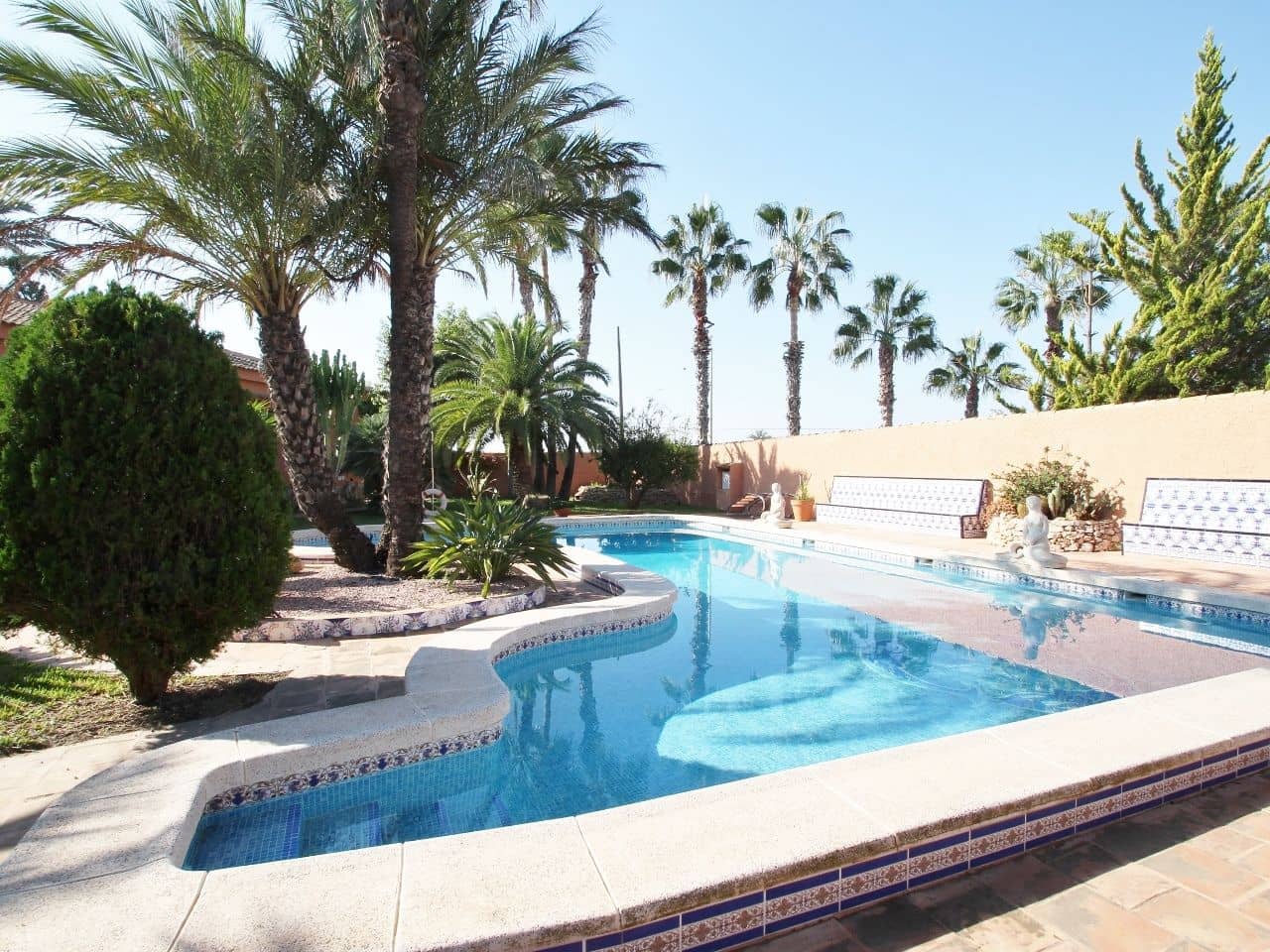 4 soveværelse Villa til salg i San Luis med swimmingpool garage - € 849.900 (Ref: 3713370)