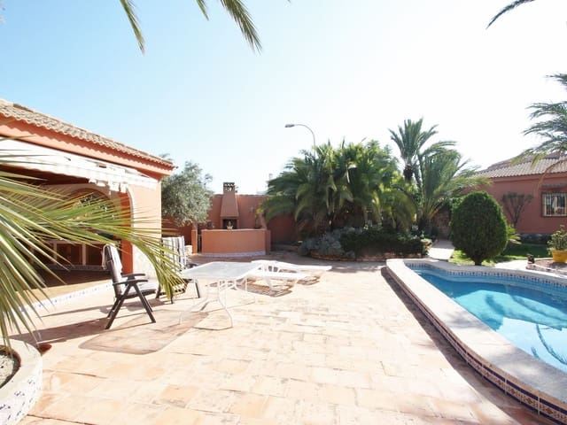 4 soveværelse Villa til salg i San Luis, Torrevieja med swimmingpool garage - € 849.900 (Ref: 3713370)