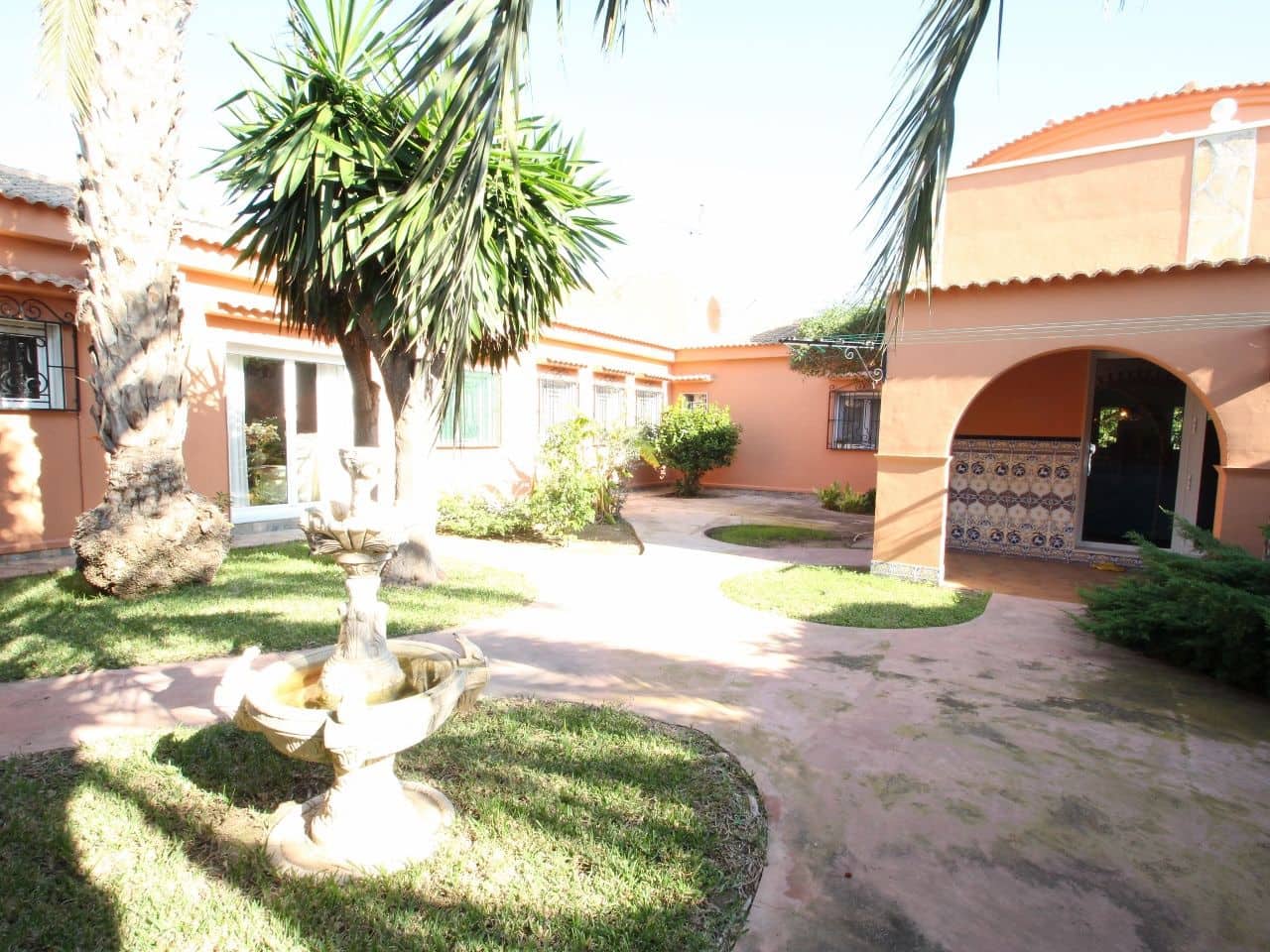 4 soveværelse Villa til salg i San Luis med swimmingpool garage - € 849.900 (Ref: 3713370)