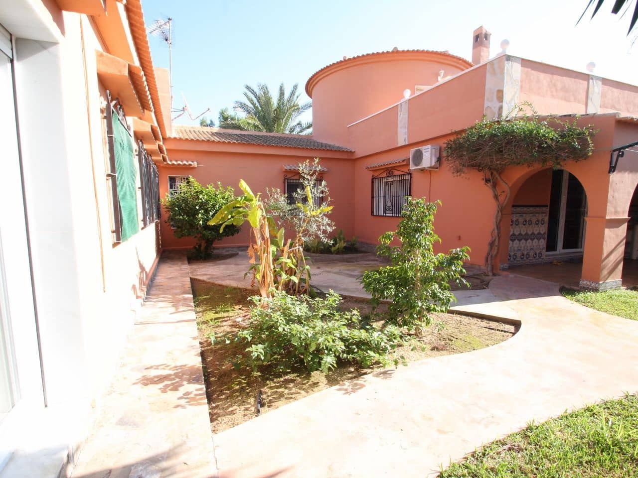 4 soveværelse Villa til salg i San Luis med swimmingpool garage - € 849.900 (Ref: 3713370)