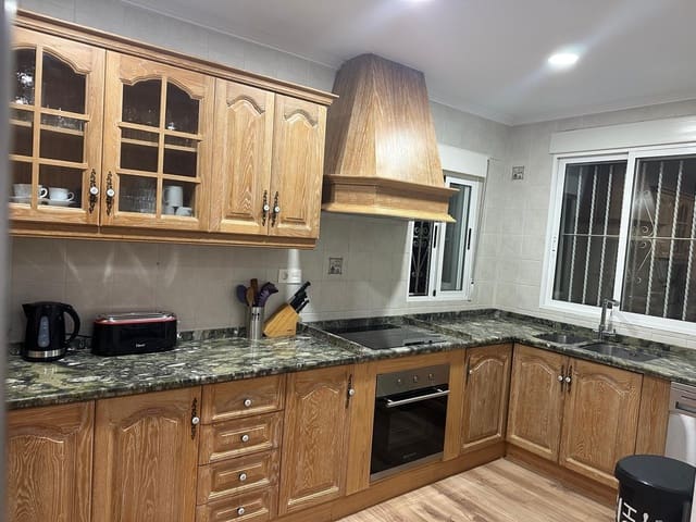 5 quarto Moradia para arrendamento para férias em La Siesta, Torrevieja com piscina Garagem - 1 610 € (Ref: 5086097)