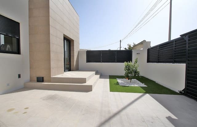 3 soverom Villa til leie i La Siesta, Torrevieja med svømmebasseng - € 2 500 (Ref: 5152187)