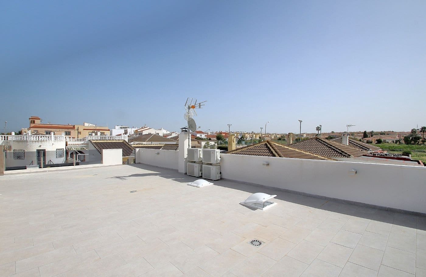 3 makuuhuone Huvila vuokrattavana paikassa La Siesta mukana uima-altaan - 2 500 € (Ref: 5152187)