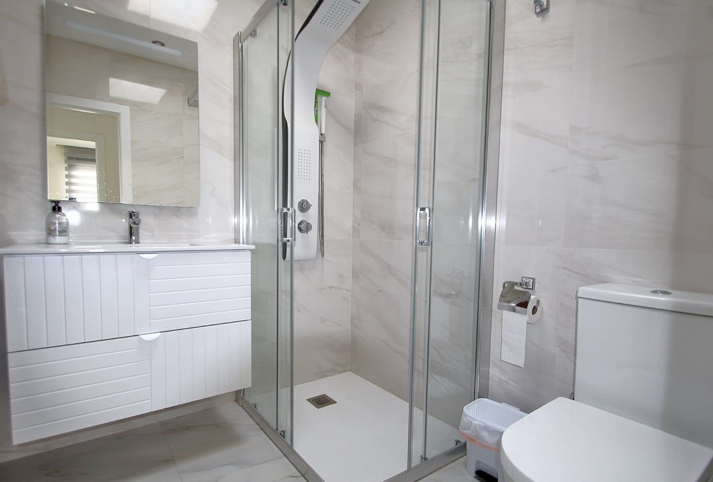 3 makuuhuone Huvila vuokrattavana paikassa La Siesta mukana uima-altaan - 2 500 € (Ref: 5152187)