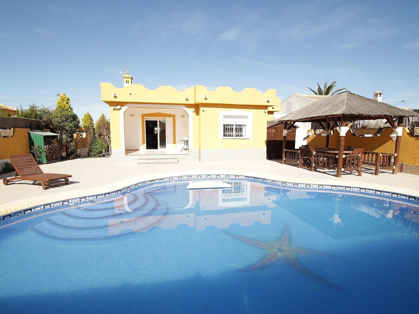 2 bedroom Villa for holiday rental in La Siesta with pool garage - € 1,960 (Ref: 6193699)