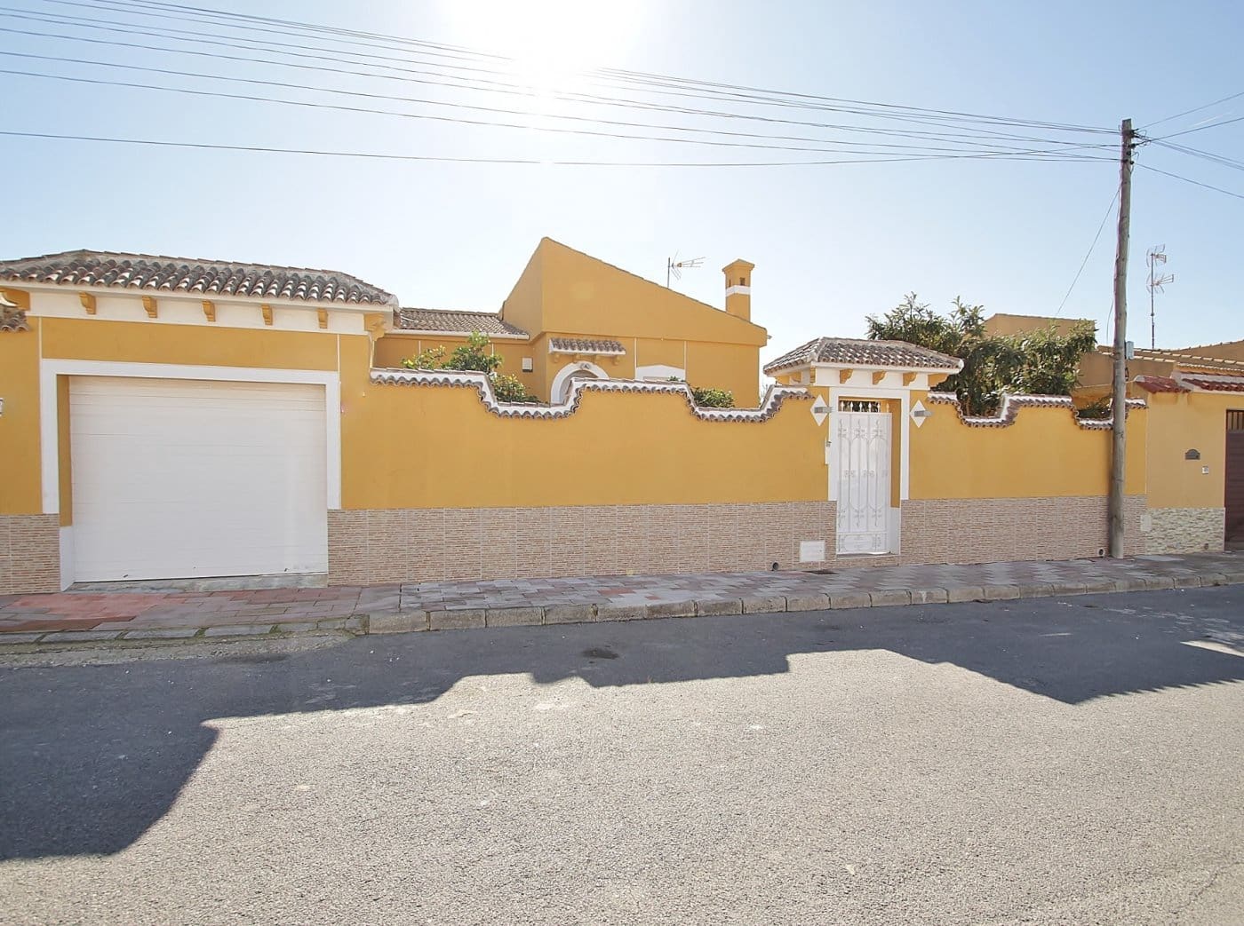 2 bedroom Villa for holiday rental in La Siesta with pool garage - € 1,960 (Ref: 6193699)