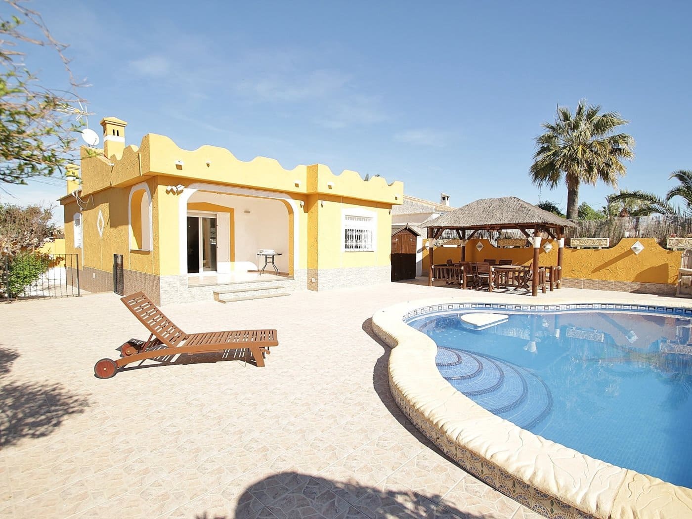2 bedroom Villa for holiday rental in La Siesta with pool garage - € 1,960 (Ref: 6193699)