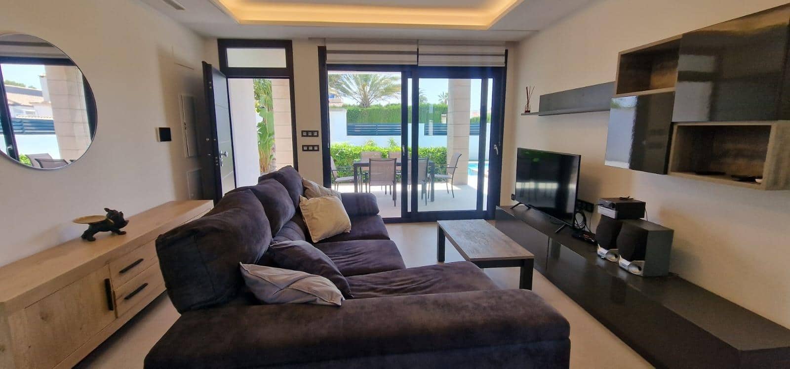 Villa/Maison de 3 chambres à louer à La Siesta avec piscine - 3 000 € (Ref: 7382734)