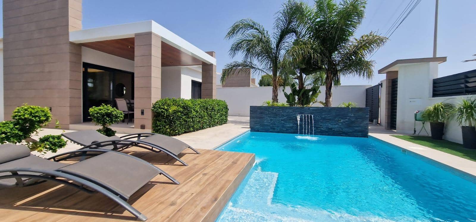 Villa/Maison de 3 chambres à louer à La Siesta avec piscine - 3 000 € (Ref: 7382734)