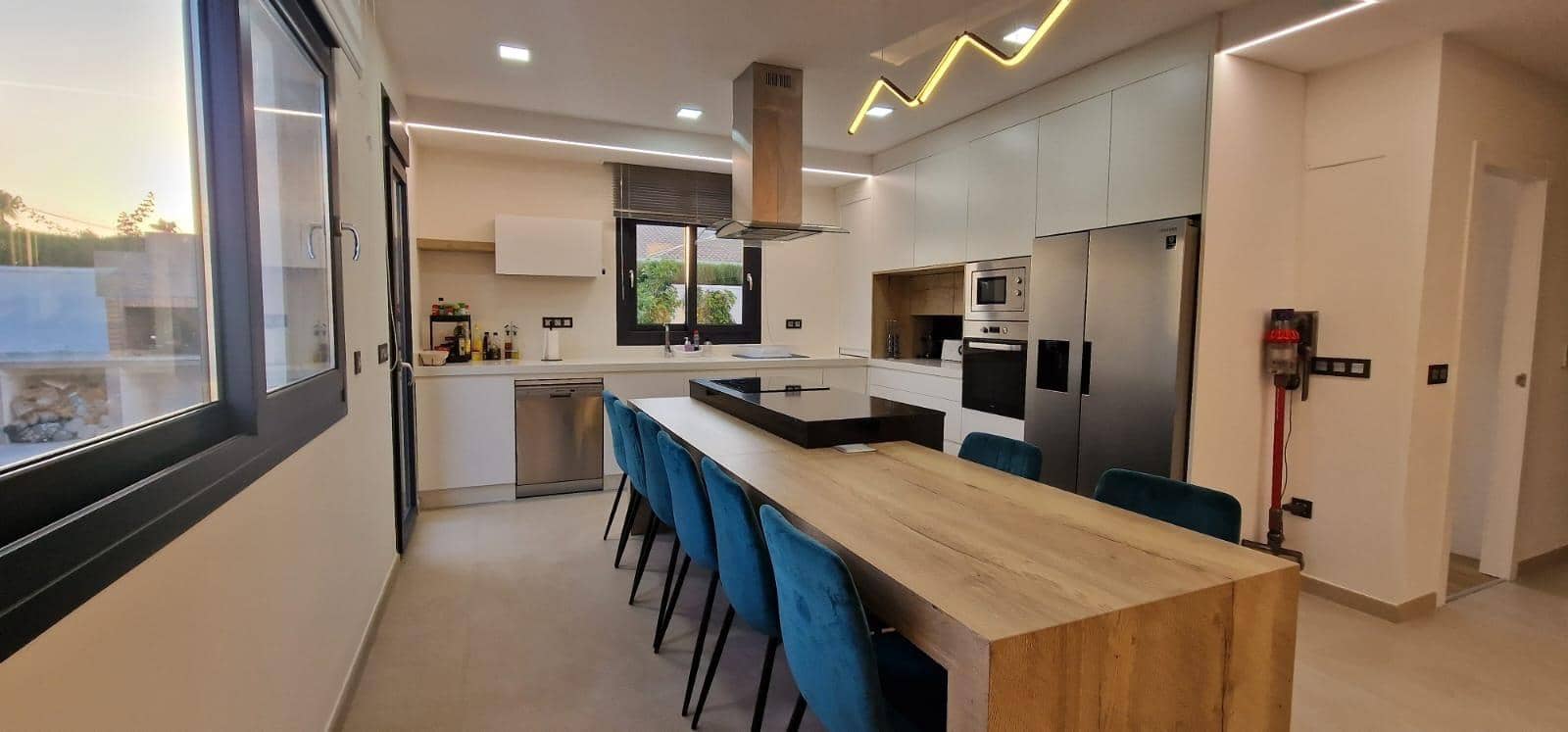 Villa/Maison de 3 chambres à louer à La Siesta avec piscine - 3 000 € (Ref: 7382734)