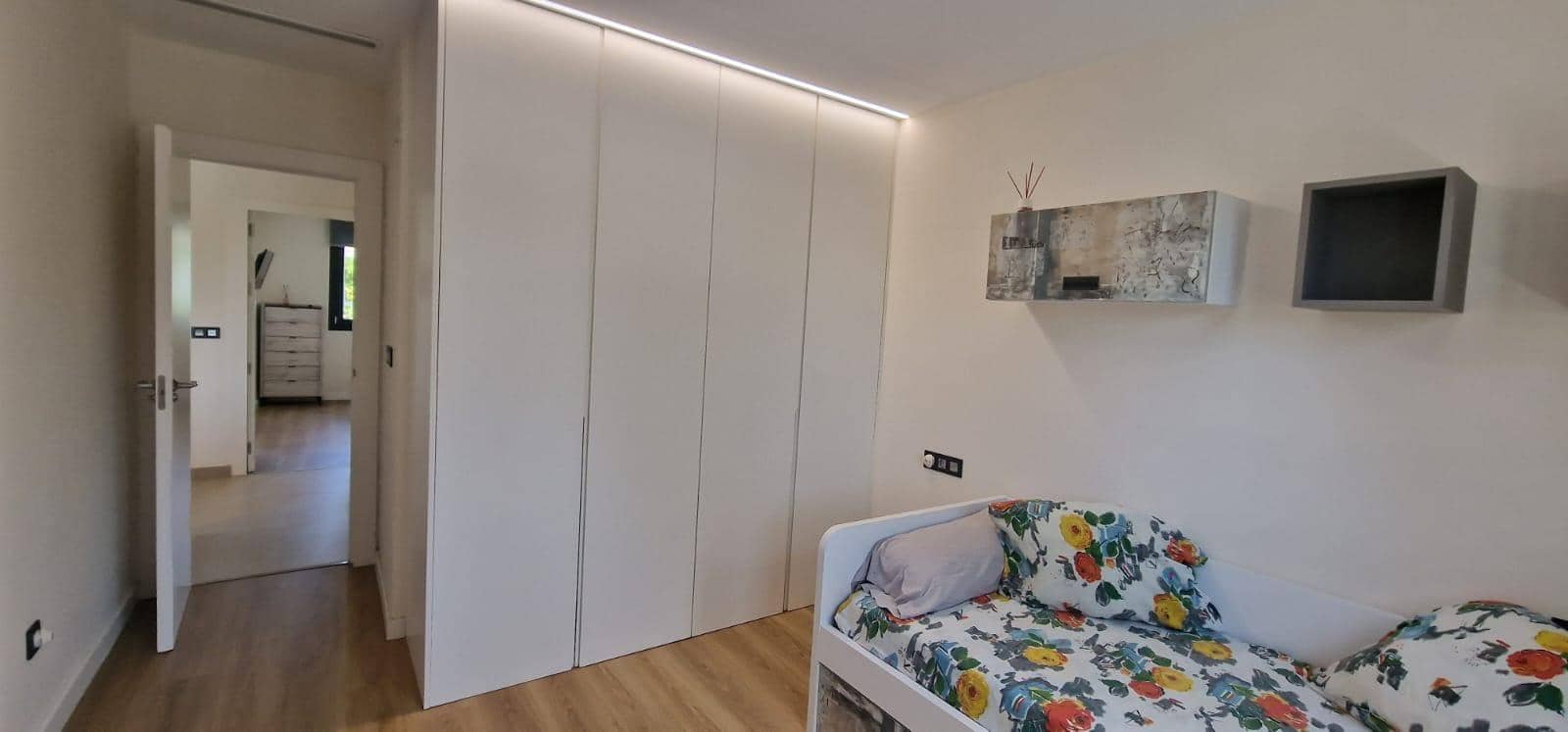 Villa/Maison de 3 chambres à louer à La Siesta avec piscine - 3 000 € (Ref: 7382734)