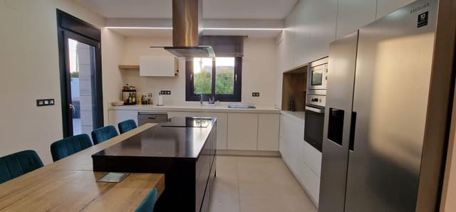 3 bedroom Villa for rent in La Siesta, Torrevieja with pool - € 3,000 (Ref: 7382734)