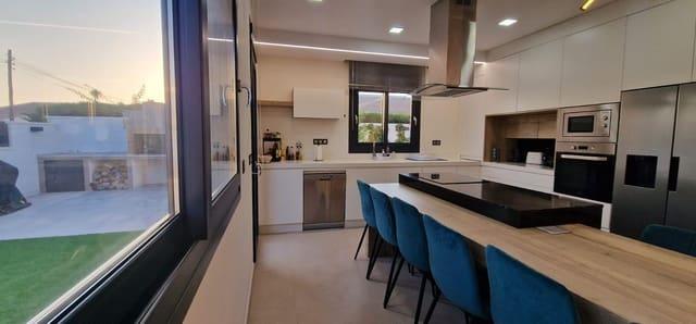 3 bedroom Villa for rent in La Siesta, Torrevieja with pool - € 3,000 (Ref: 7382734)