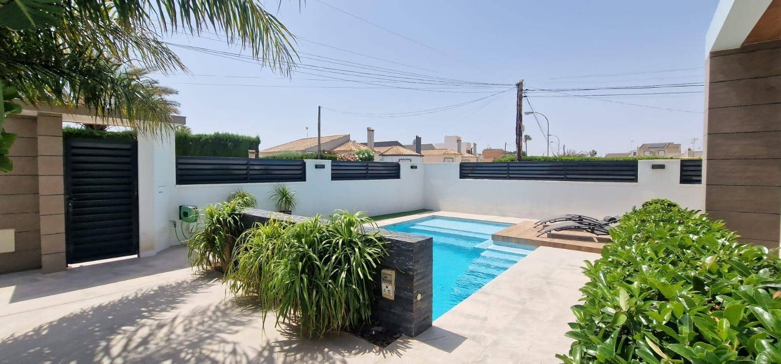 Villa/Maison de 3 chambres à louer à La Siesta avec piscine - 3 000 € (Ref: 7382734)