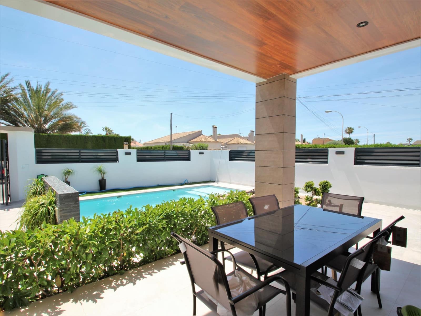 Villa/Maison de 3 chambres à louer à La Siesta avec piscine - 3 000 € (Ref: 7382734)