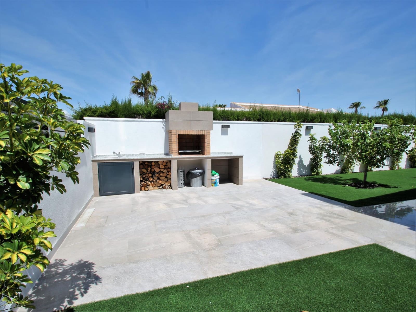 Villa/Maison de 3 chambres à louer à La Siesta avec piscine - 3 000 € (Ref: 7382734)