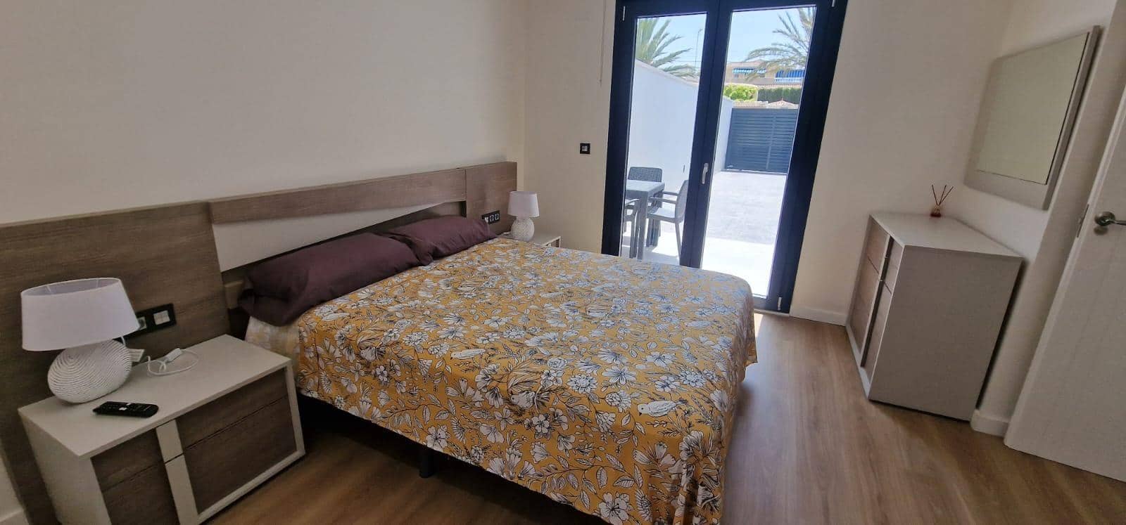 Villa/Maison de 3 chambres à louer à La Siesta avec piscine - 3 000 € (Ref: 7382734)