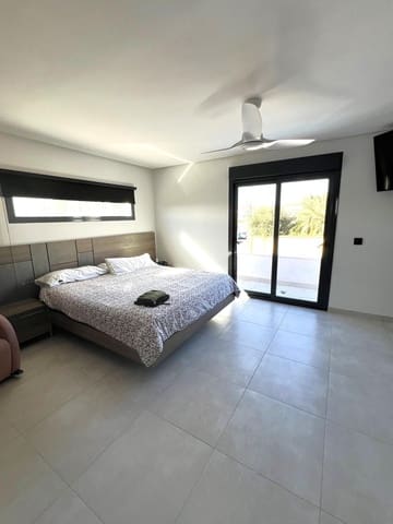 4 soverom Villa til salgs i La Siesta, Torrevieja med svømmebasseng garasje - € 495 000 (Ref: 8220560)