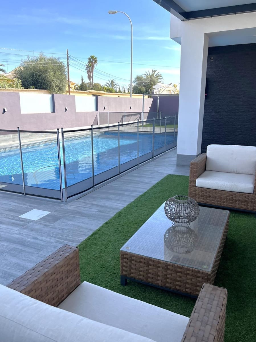 4 camera da letto Villa in vendita in La Siesta con piscina garage - 495.000 € (Rif: 8220560)