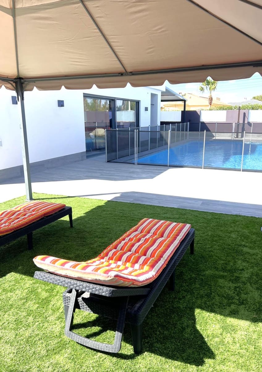 4 camera da letto Villa in vendita in La Siesta con piscina garage - 495.000 € (Rif: 8220560)