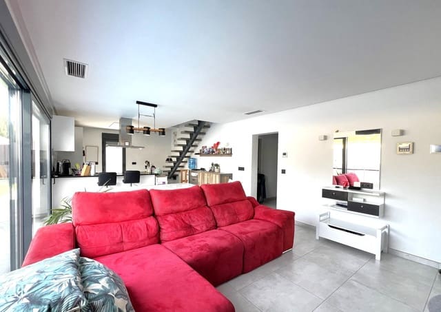 4 soverom Villa til salgs i La Siesta, Torrevieja med svømmebasseng garasje - € 495 000 (Ref: 8220560)