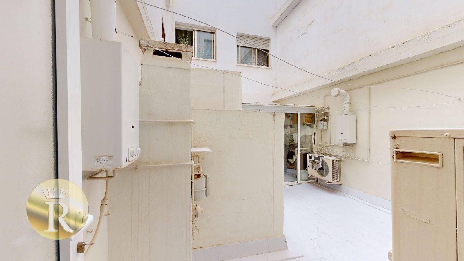 21 soveværelse Guesthouse/B & B til salg i Torrevieja - € 950.000 (Ref: 8552158)